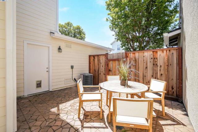 1165 Cottage Ln, Hercules CA: https://media.crmls.org/mediaz/02d1bc10-761c-4dbc-bcdf-566cc9923844.jpg