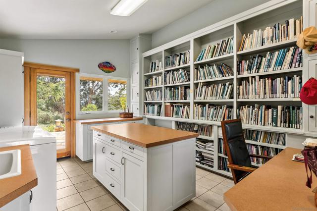 6132 Rainbow Heights Rd, Fallbrook CA: https://media.crmls.org/mediaz/02d23549-c176-4d7b-9713-61b633eea669.jpg
