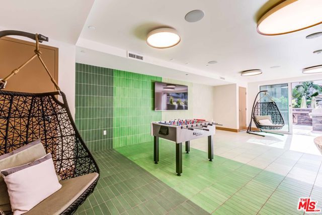 7290 Edinger Avenue, Huntington Beach CA: https://media.crmls.org/mediaz/02d2741e-0d18-49da-b776-11d4dfd3a367.jpg