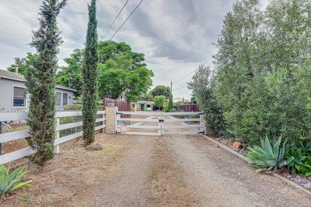 123 N Hayden Dr, Escondido CA: https://media.crmls.org/mediaz/02d38176-bc77-42f6-b646-8b65d56300ff.jpg