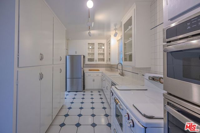 2318 Canyon Drive, Los Angeles CA: https://media.crmls.org/mediaz/02d3d760-0443-4c0d-ab6d-e8d58c40bf41.jpg