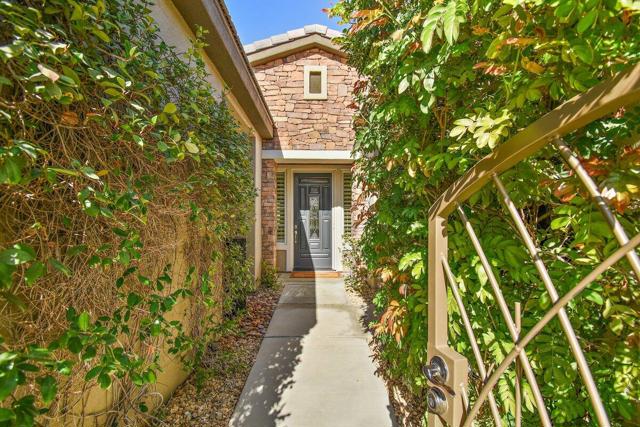 81196 Victoria Lane, La Quinta CA: https://media.crmls.org/mediaz/02d3e505-fa69-4db1-8869-4e642e993dc2.jpg