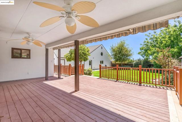 11081 BRENTWOOD BLVD., Brentwood CA: https://media.crmls.org/mediaz/02d3e882-6e35-47f4-88e1-803b90b34cd0.jpg