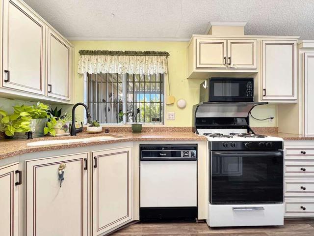 81713 San Cristobal Avenue, Indio CA: https://media.crmls.org/mediaz/02d40290-b234-4306-abc6-f772f3914e0e.jpg