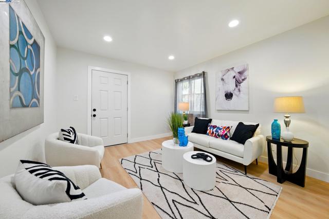 3288 School Street, Oakland CA: https://media.crmls.org/mediaz/02d40532-cf3e-4ae5-b2dc-438c2d2c5134.jpg