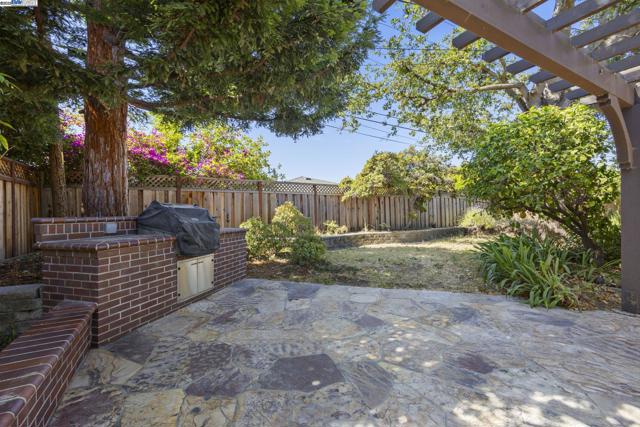 4580 Theresa Ave, Fremont CA: https://media.crmls.org/mediaz/02d4749c-4fa2-439d-bf4b-2f5f1babe22a.jpg