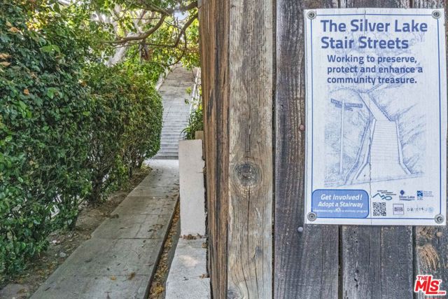 2315 Loma Vista Place, Los Angeles CA: https://media.crmls.org/mediaz/02d485c1-cd4c-4152-b9f0-3bd1694e76e6.jpg