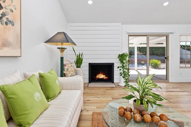 12687 Senda Acantilada, San Diego CA: https://media.crmls.org/mediaz/02d4e7e8-ff97-4486-9da1-4beb593f8f34.jpg