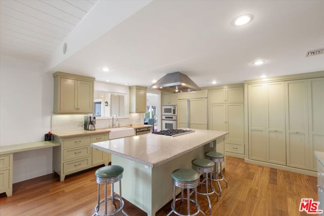 Drew Fenton | 1324 El Hito Circle Pacific Palisades CA | MLS: 7359634