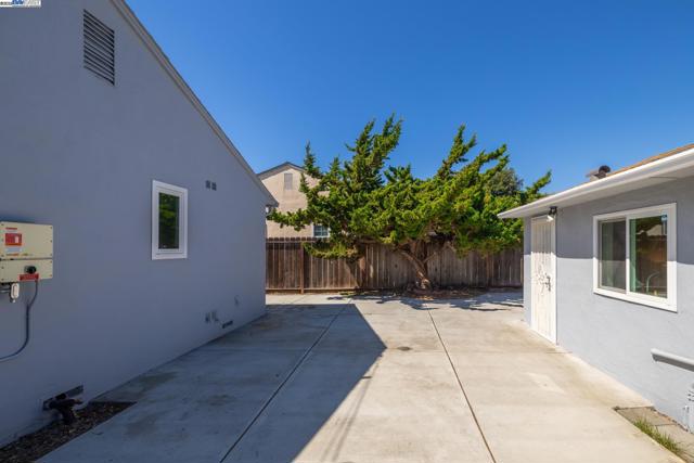 27830 Thackeray Ave, Hayward CA: https://media.crmls.org/mediaz/02d4ebe3-a909-4836-ac02-2c0a163f8c29.jpg