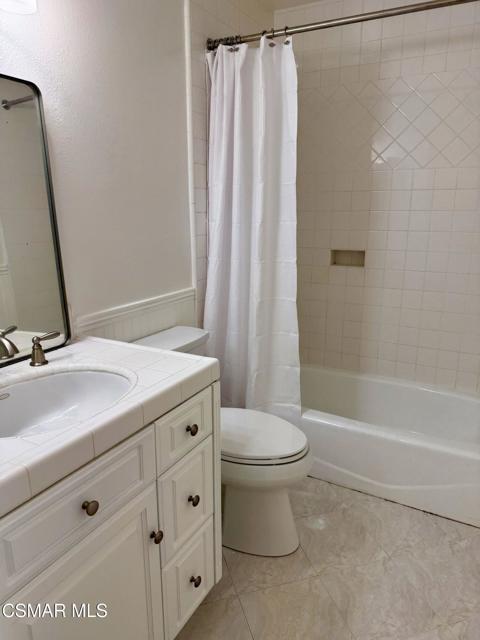 829 Sorrelwood Court, Westlake Village CA: https://media.crmls.org/mediaz/02d4f085-d132-4a1a-b26e-ead58ba4332c.jpg