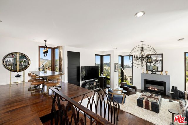 2860 Hollyridge Drive, Los Angeles CA: https://media.crmls.org/mediaz/02d510dc-8b42-4cbf-b16b-37be99b72402.jpg