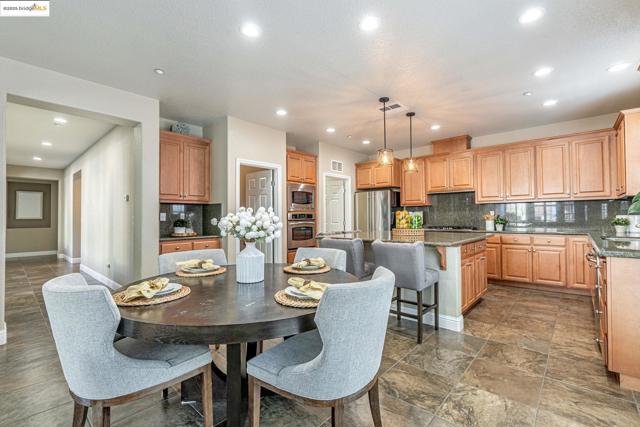 43 Sorrel Ct, Oakley CA: https://media.crmls.org/mediaz/02d586a5-2032-461b-9ff6-8e32dad58b9f.jpg