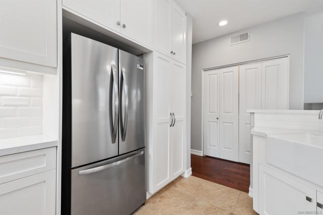 12029 World Trade Dr Unit 2, San Diego CA: https://media.crmls.org/mediaz/02d5e0dd-9344-46a0-be41-61635f414acb.jpg
