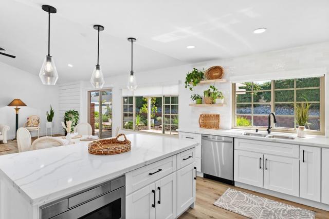 12687 Senda Acantilada, San Diego CA: https://media.crmls.org/mediaz/02d6096e-df22-47c8-a783-6e62f0a82d96.jpg