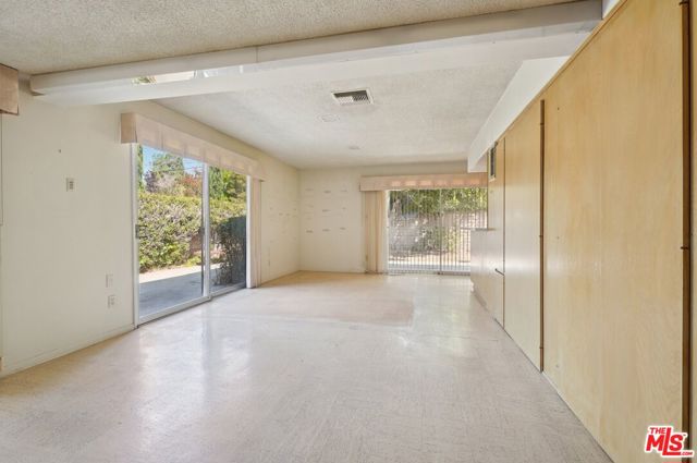 3684 Willowcrest Avenue, Studio City CA: https://media.crmls.org/mediaz/02d64d84-3ec8-42e1-b1ea-fbb0467815f1.jpg