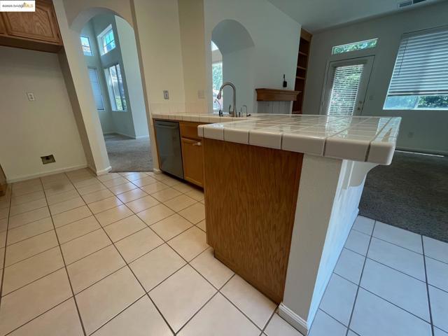 538 Apple Hill Dr, Brentwood CA: https://media.crmls.org/mediaz/02d65434-24ce-4a73-b72c-aa02a1e5ac7c.jpg