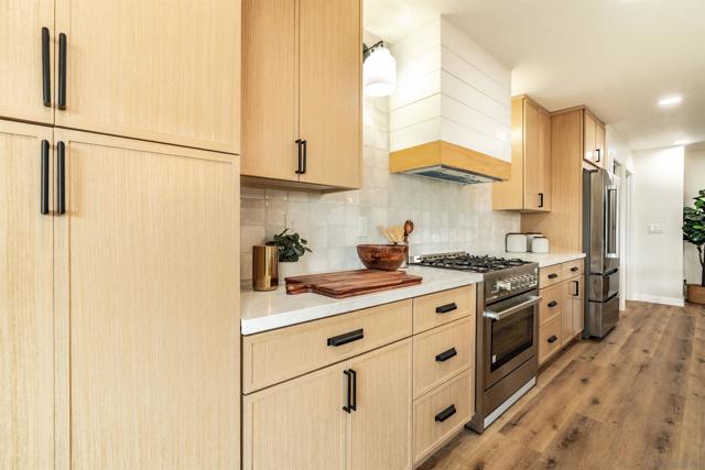 3624 Governor Dr, San Diego CA: https://media.crmls.org/mediaz/02d66065-f6a3-4b18-b5c9-f1a2a955d558.jpg