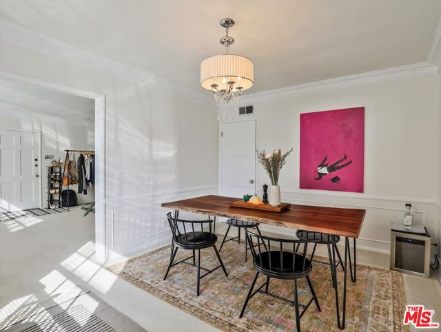 438 S Palm Drive, Beverly Hills CA: https://media.crmls.org/mediaz/02d69f0e-05cd-4942-9c98-a1fe65be5b85.jpg