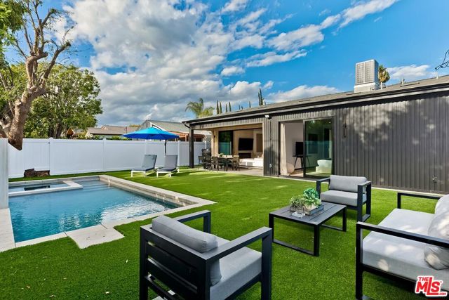 5437 Noble Avenue, Sherman Oaks CA: https://media.crmls.org/mediaz/02d6afda-0393-4a1f-a762-32966b184b9c.jpg