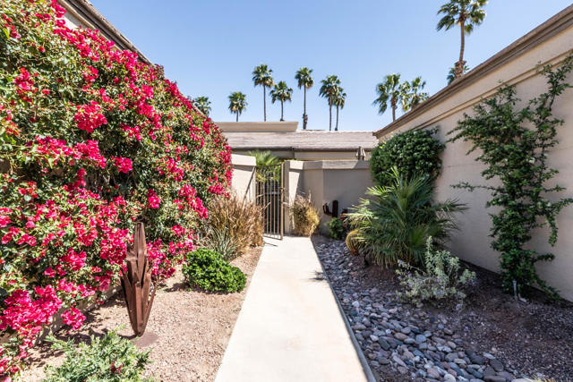 39432 Narcissus Way, Palm Desert CA: https://media.crmls.org/mediaz/02d6bf35-5073-43c2-8aa1-166787d7b7ae.jpg