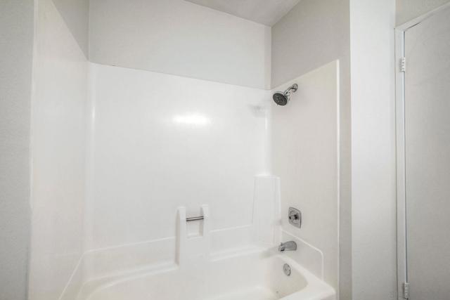 242 Eveningside Gln, Escondido CA: https://media.crmls.org/mediaz/02d6d8c7-e7d1-453b-afe1-f7c199ba6d83.jpg