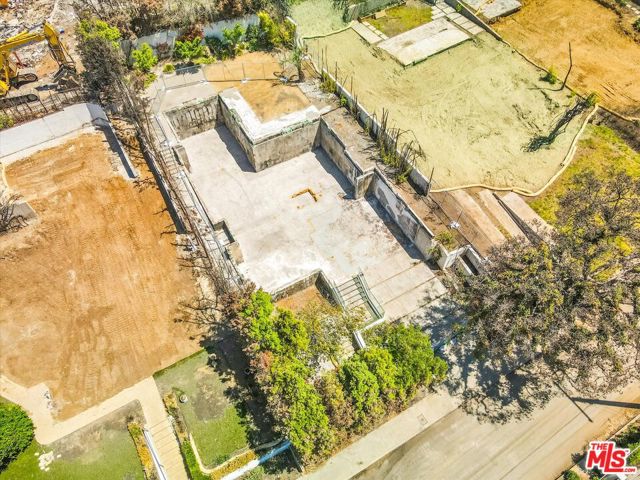 14635 Whitfield Avenue, Pacific Palisades CA: https://media.crmls.org/mediaz/02d78f0c-e51a-4e95-80e2-fdeaf5280d76.jpg