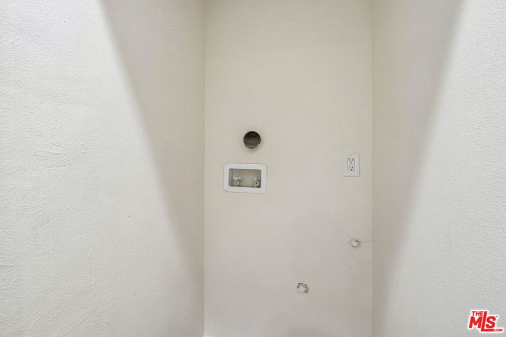 https://media.crmls.org/mediaz/02d890d2-e6e1-46dc-bc59-b04c5a906b53.jpg?preset=X-Large
