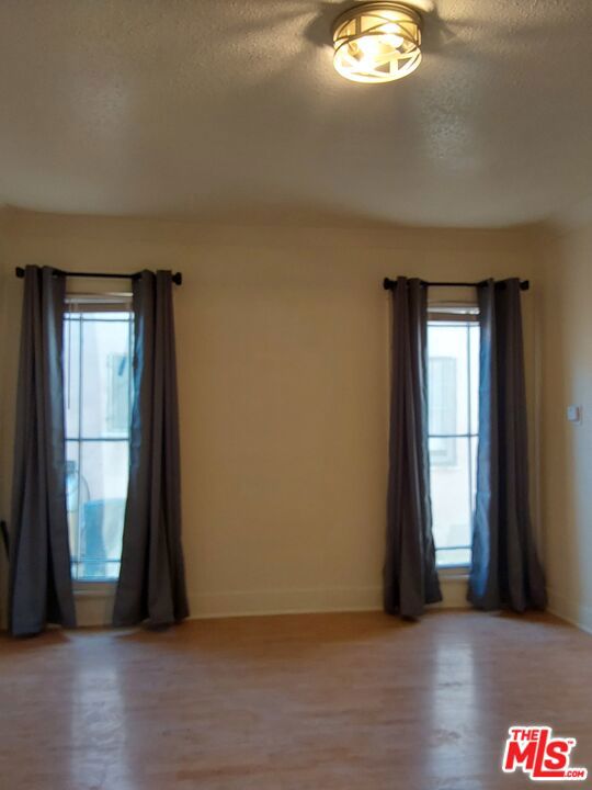 FORMAL DINING ROOM -UNSTAGED