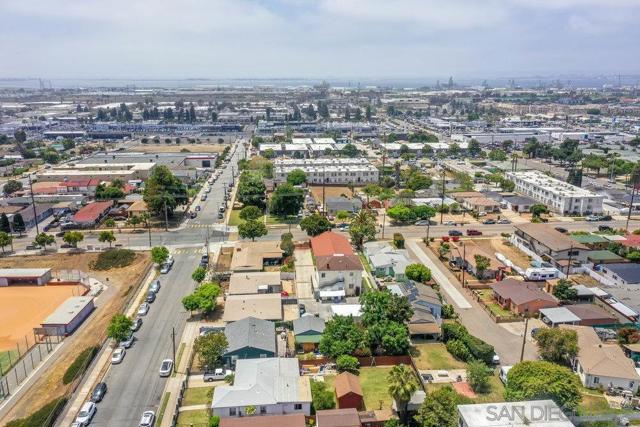 415 417 E 26th Street, National City CA: https://media.crmls.org/mediaz/02d8b123-090f-4c5c-9945-799b9cea1ee1.jpg