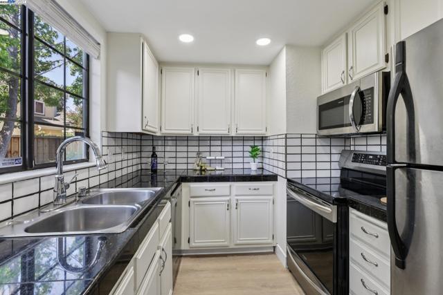 34671 Agree Ter, Fremont CA: https://media.crmls.org/mediaz/02d8bb5d-e7fc-48aa-87f0-5959025abb2d.jpg