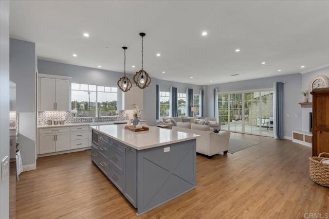 276 Hilltop Drive, Chula Vista CA: https://media.crmls.org/mediaz/02d9439f-0e09-485c-ae22-b80ca99da6aa.jpg