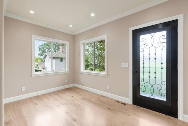 30 16th Avenue, San Mateo CA: https://media.crmls.org/mediaz/02d95e7f-038c-4390-ac8a-e4162f32a23d.jpg