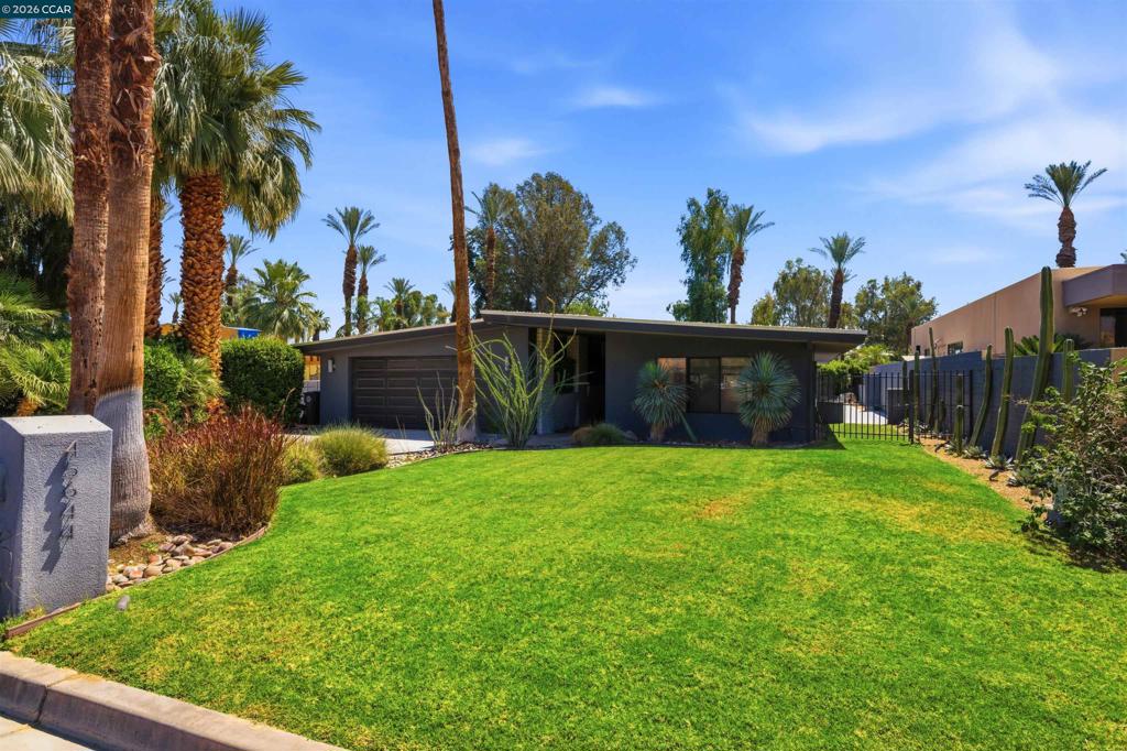 45644 Indian Wells Ln