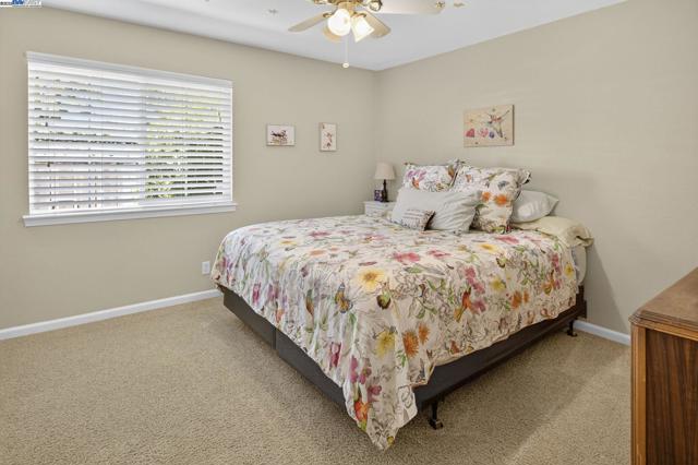 368 Beverly St, Livermore CA: https://media.crmls.org/mediaz/02d9af76-af5c-4072-8eb8-6756a13636b1.jpg