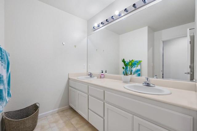 708 Raineer Court, San Leandro CA: https://media.crmls.org/mediaz/02d9f687-c0fd-404f-a279-b02afb4c4219.jpg