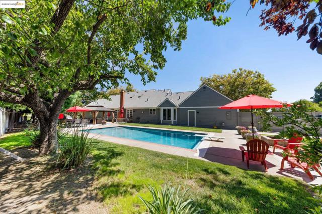 51 Cunha Ct, Oakley CA: https://media.crmls.org/mediaz/02da15bf-ec5a-4390-ba8c-0521c2220d69.jpg