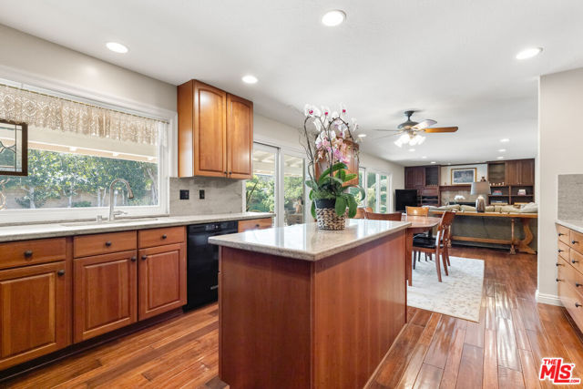 17992 Huntington Circle, Villa Park CA: https://media.crmls.org/mediaz/02da15da-7477-42f7-92a1-70c2a76b5b3e.jpg