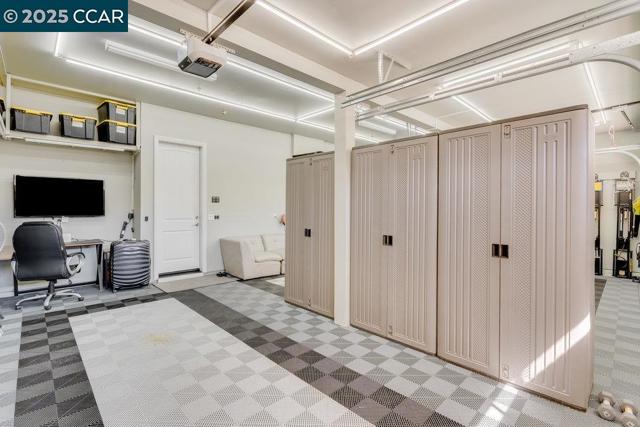 363 Fletcher Lane, Brentwood CA: https://media.crmls.org/mediaz/02da6860-e9fa-4b5b-8e69-3260caedebe8.jpg