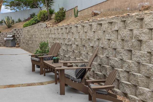 220 Journeys End, Vista CA: https://media.crmls.org/mediaz/02dac8f7-2738-4c8a-aa18-65de9989ea67.jpg