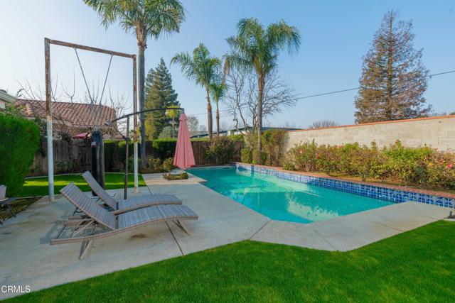 Detail Gallery Image 3 of 42 For 10906 Rosslyn Ln, Bakersfield,  CA 93311 - 4 Beds | 3 Baths