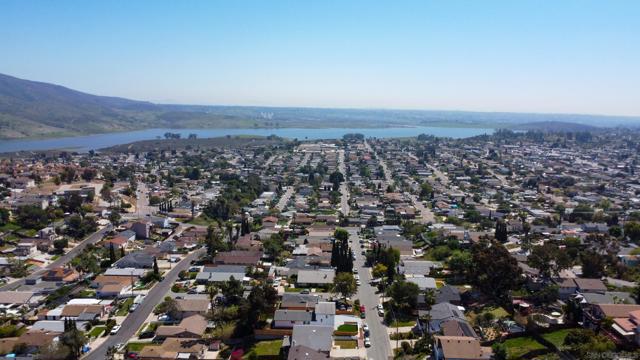 1412 San Miguel Ave, Spring Valley CA: https://media.crmls.org/mediaz/02dbc4e2-55a1-45d3-a80f-4bec78c16bda.jpg