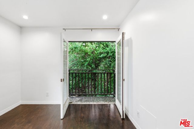 3476 Troy Drive, Los Angeles CA: https://media.crmls.org/mediaz/02dc1d66-77d2-4d30-8a8e-2d9d0f8003f9.jpg