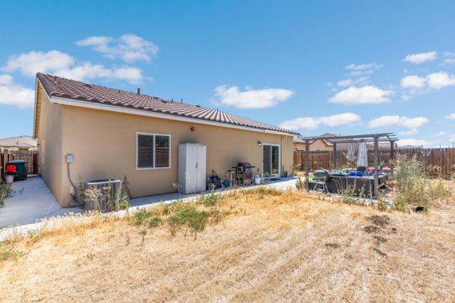2066 Greenbriar Drive, Los Banos CA: https://media.crmls.org/mediaz/02dc3e48-83e4-4254-af1b-0b65c581238b.jpg