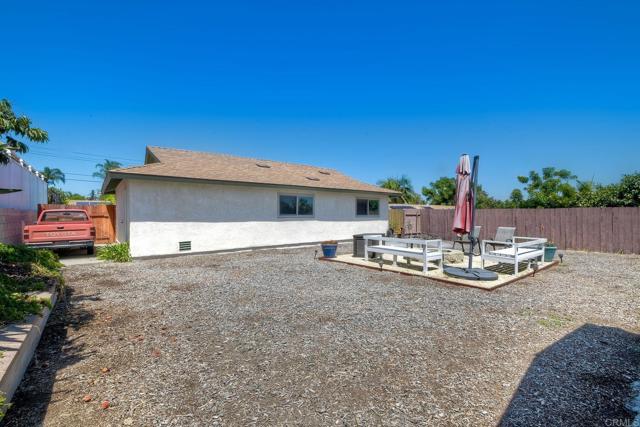 Detail Gallery Image 9 of 12 For 520 Starling Dr, Vista,  CA 92083 - 3 Beds | 1/1 Baths