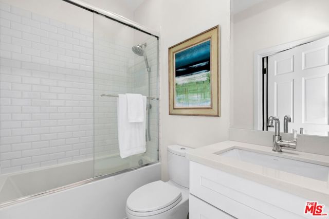 12320 Ridge Circle, Los Angeles CA: https://media.crmls.org/mediaz/02dc6ad3-6522-4575-ba8a-2a9bcb209269.jpg