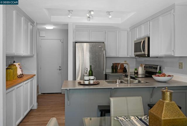 2140 Eastview Pl, Martinez CA: https://media.crmls.org/mediaz/02dc8632-bb3d-44d8-97ef-f59c288b7157.jpg