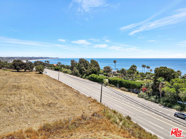 31701 Pacific Coast Hwy, Malibu CA: https://media.crmls.org/mediaz/02dcb6a4-d804-4b2d-854e-a17ab38ca5f6.jpg