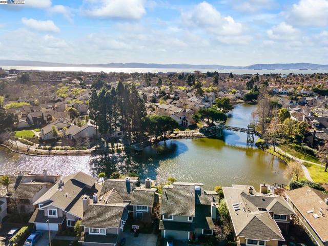 606 Baywood Rd, Alameda CA: https://media.crmls.org/mediaz/02ddb30a-ca13-4e34-853f-4064d2b613d4.jpg