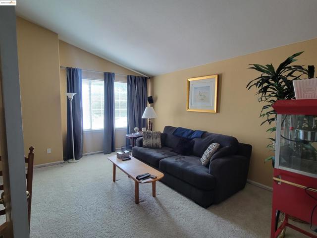 4729 Matterhorn Ct, Antioch CA: https://media.crmls.org/mediaz/02deb6be-e980-4ee1-ad81-ee5d7b7ad632.jpg
